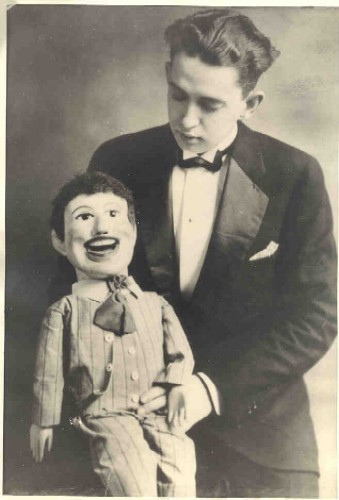 Illustration for article titled Vintage ventriloquism portraits were incredibly unnerving